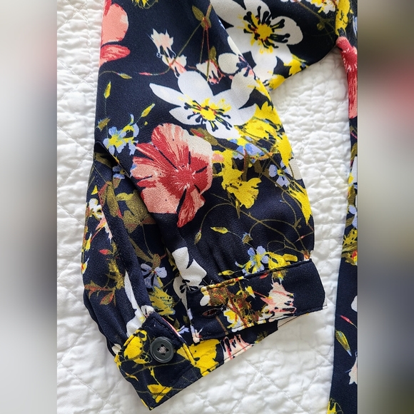 Banana Republic XXS petite navy multi-colored floral blouse - Picture 4 of 6
